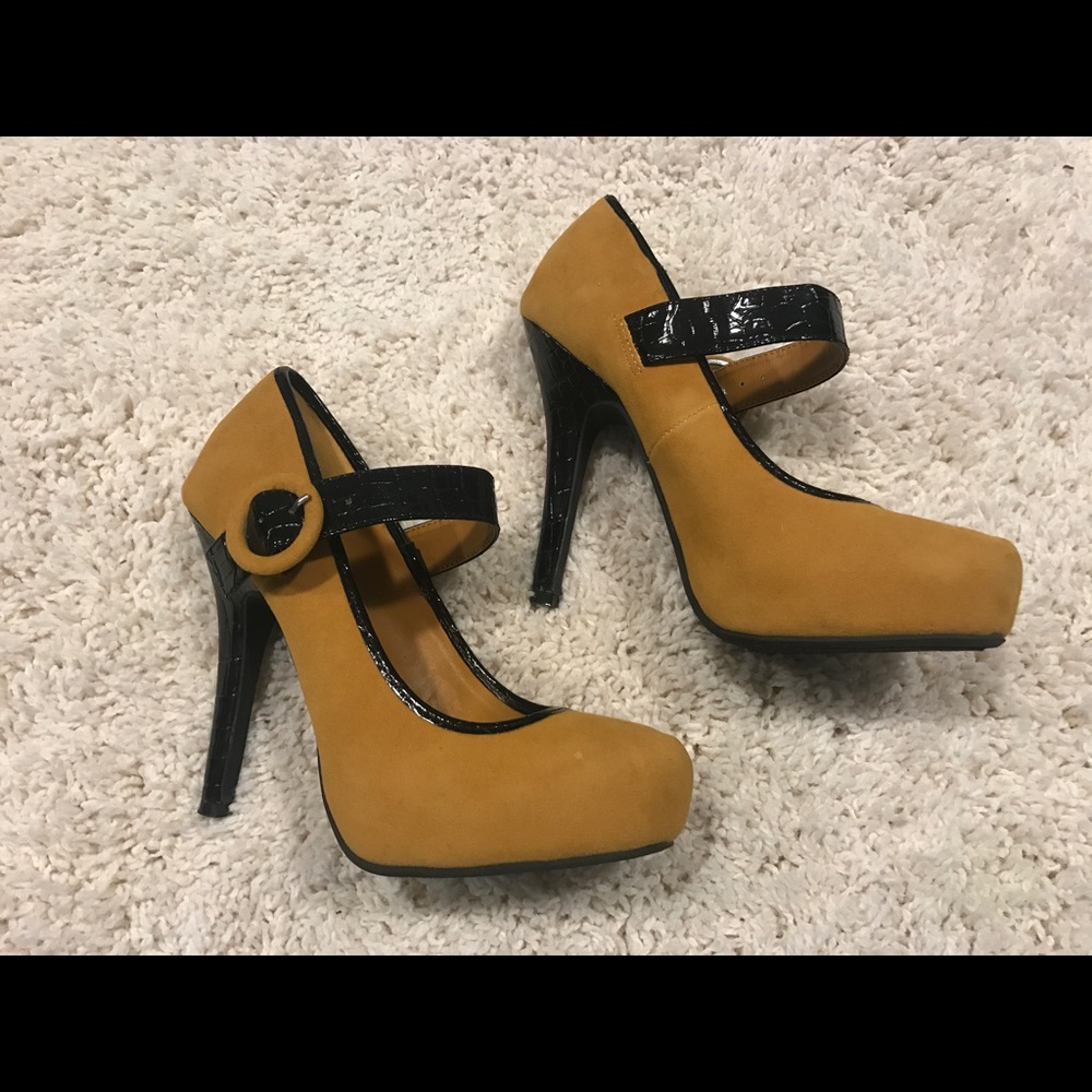 BAMBOO Mustard and Black Platform Pumps